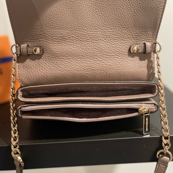 Michael Kors flap closure cross body gold chain strap - Picture 3 of 8